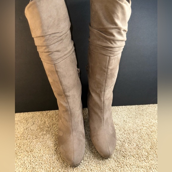 Mootsie Tootsies Boots - Picture 2 of 10